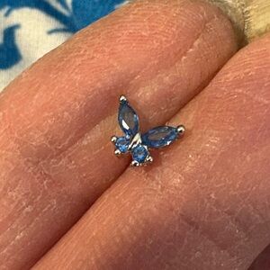 Nose Ring- 20G Blue Nose Stud. Nose ring, Blue Stones & cz in a flower shape